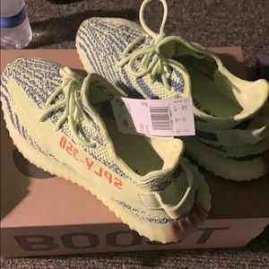 Yeezy 350 boost for Sz 9 (Frozen Yellow)